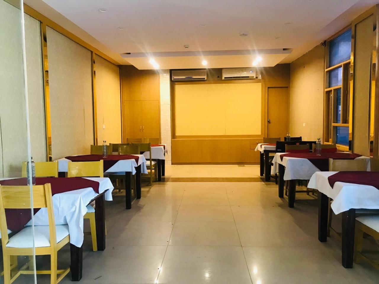 Tulip Palm Hotel Jaipur Exterior photo